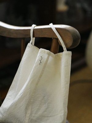 minmal canvas bag with thin handle